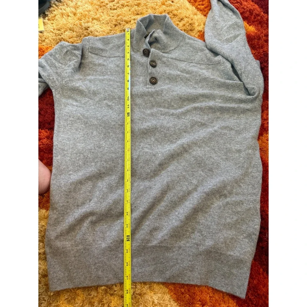 Tahari sweatshirt good